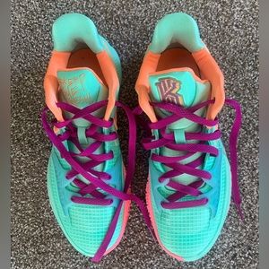 Nike Kyrie 4 Low “Keep Sue Fresh” (Mens 8, Women 9.5)